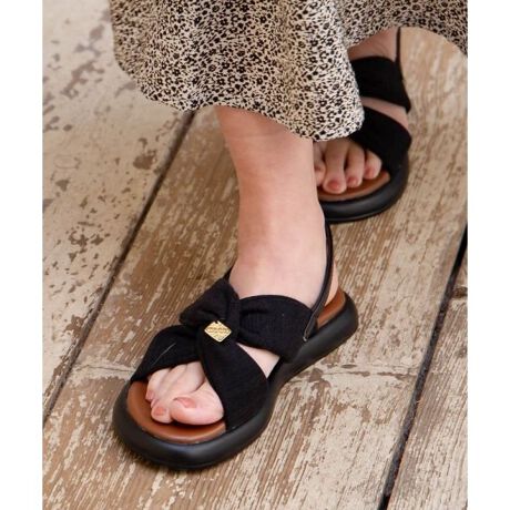 [^ԁFLCOP5202-2025]VvȃJ[̐ngpA{̐^񒆂Ƀ^`bvfUC̃T_Bb̕zn͂ӂӂōL߂ȂƂŔQ̈芴B\[ɂ͌yʑfނgpĂAɂ̂|CgB