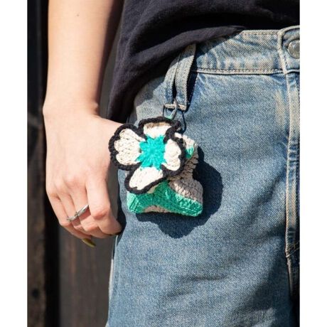 [^ԁFNWWP5211-2025]ChAlp[̗ŏoԔt[}[PbgC[WAlp[̎҂݃~j|[`BAirPods(̑Aꕔ̃CXCz)pTCYBɓꂽԂŏ[dł悤ɌJĂ܂B̓IȂԂ炵ACeBOtȂ̂ŃJriȂǂɒʂāAobOX}zXgbvɕtĎɃJX^y݂B