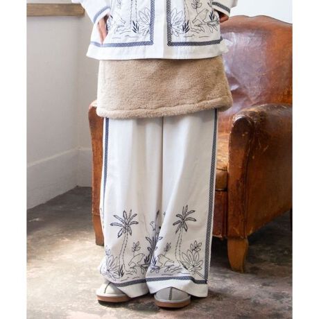 [^ԁFIAC-5331-2025]Sn̂炩Ȗȑfނ̃pcBCYȃXg[gVGbgŁAEGXg̓SƓRŒ߉\Bɐŕ`ꂽA؁XtA̎hイ|CgB70Ñqbs[C[WFWJŁAVcƂ̃ZbgAbvR[f߂łB