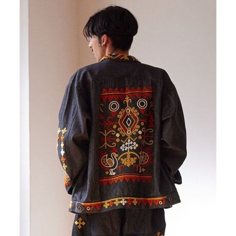 [^ԁFILL-5308-2025]ChAOW[g̃Jb`n̓`IȎhイ`[t㕗ɃAWB_ɎhイzuCpNgȃBe[W̃fjYVcB͌g̃{^ŕ\Bpcƍ킹ZbgAbvR[fBl[g߂łBhイZ@ɂ̓Ch̃Ahイ̗pB̃R[fBl[gɃvX邾ŕ͋CAbvACełB