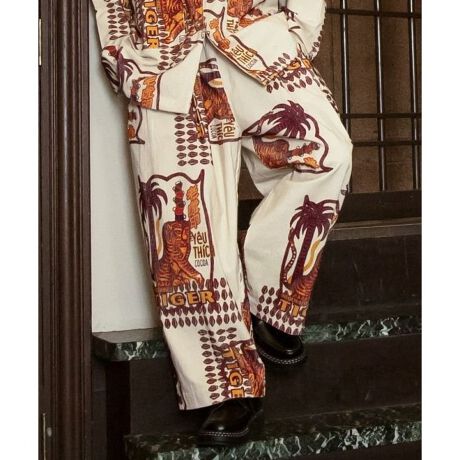 [^ԁFIAC-5329-2025]݂̂nR[fCñYpcBƂ{[ŁATCYXɒ邱Ƃł܂BJނɁACOƓ{̕DgŃIG^ȃeLX^CfUC͂̈ꖇB