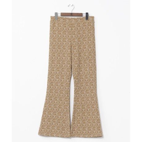 [^ԁFCCP-5303-2025]LkfނŗSnQ̖\pcBu[cJbgVGbgʂ𔭊AC[hX^Cɂsb^̈ꖇBCh̃t[}[PbgC[WƁAjAX̂J[̉ԕ܂B