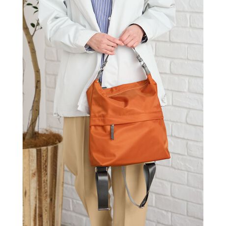 [^:467R2002]yiCfނgpbNłBOʂ̑傫ȃ|Pbg|Cgŗs⃌W[Ɏg₷ACełB