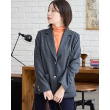 金ボタンブレザー