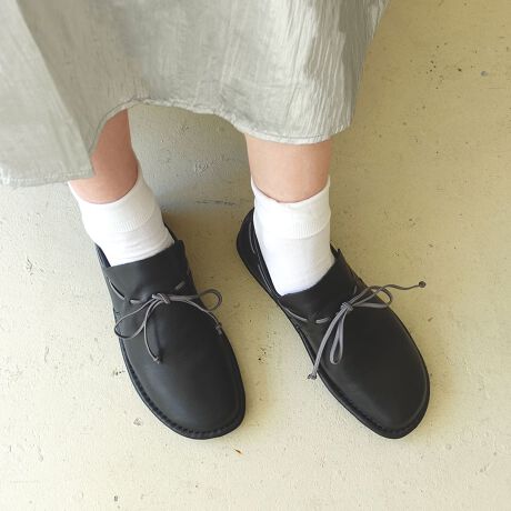 x[VbNȃJ[ɃANZgɂȂS̃{|CgƂȂ肩킢炵X^CO`܂BɎ{ANZg̃V[[XŃJWAX^CƂ̑ob`łÊ₷Xb|dl̃tbgV[YELk̂Sfނ̃V[[XŒEȒPłBEb[fUC͑ƃT|[gĂ܂BEX|WH̒ނgp邱ƂŁAy܂BEᔽNbV̒~ɂAKȗSn̊Ă܂BLɂXX3E݌vITCY`傫TCY܂łpӁÊRE݌vłBETCY(21.5cm)傫TCY(25cm)܂łIђ܂B[^:ND22543]