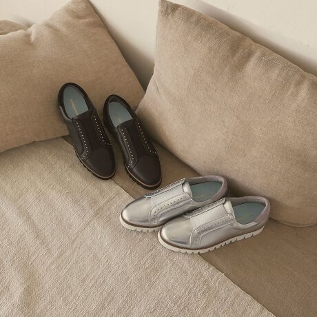 X^bY炢؂₩ȃANZgYXb|Xj[J[{[̂\[ƂƂtHōƏîl̃Xj[J[Ɏdグ܂BEΗقǓޖ{vgpĂ܂BEƑłXb|dlŒEȒPłBEƂSōbz[hĂ̂ň芴ob`łEڈȏɌyʂȃ\[ő^тyXłBE\[݂̍ɂłȐǂȂA₷iiɃAbv܂BfށAbp[Ȃ₩ŏ_炩V[vX[X[^:ND24500]