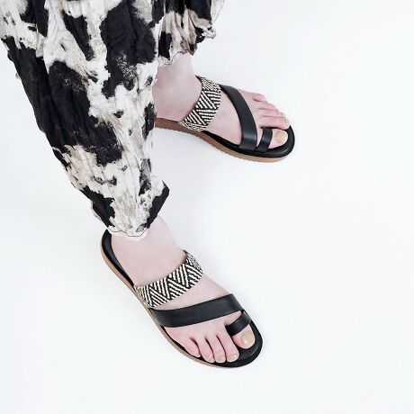 ّfރRrfUCIȃT_Bewz[hĂgDxgfUCŁA芴܂BႭA₩ȃEFbW\[Ŕɂ̂|CgłBbxg̓Xgb`fނɂȂ܂̂ŐLk܂BTCY(mm)SF=225 =80.6 =206MF=235 =83 =213LF=245 =85.4 =220[^:NM22923]