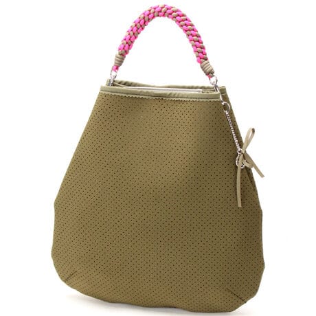 [^:24865]Charis(JX)̓tXŊ̗ǂA͂̂lɕt閼ÖBÔ悤ɋC͓IȃobOB}NƂ͌ČԈӖAÑォgĂZ@łB̋Z@g7Fg̃~bNXJ[nhƃp`O{EFbgX[cfނ}b`O܂BfނɃp`O{\ʂ͒ʋCǂɂfނłx[VbNȐFɊynh̐FgyŎĝɂȂ܂BEX}[gtHEzȂǕigוۂeʁBʋΎ̃TuobOƂĂ߂łBA4TCY[łg[gobO߂ƎO\ȃV_[XgbvtĂāADȃX^Cł܂BʋΎ̃TuobOƂĂXXBdȂ肪ȃg[gobOy₩ɂ悤fނƃTCYɍS܂BIItŎgfUC̓VvȂVv߂lXȃR[fɃtBbg܂BEFbgX[cfނgpy₩ȃV[Y~bNXJ[nhƃEFbgX[cfނ}b`OAyy₩ɎĂobOByʂŏvAKȎgSndđfނZNg܂B̂łȒPAp`O{Ă̂ŒʋCǂ̂łBnh2Fg̃~bNXJ[Ń|CgoBĎłZ@͏vłAɓ݂₷ŒԂ̂oɂœKłBVvǃVv߂ȂALR[fɎAڂV[YłB@|Pbg1