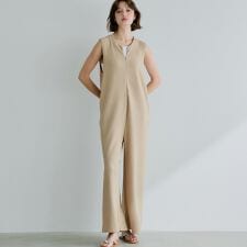 コカ(coca)のエンボスフロントジップオールインワン　全2色