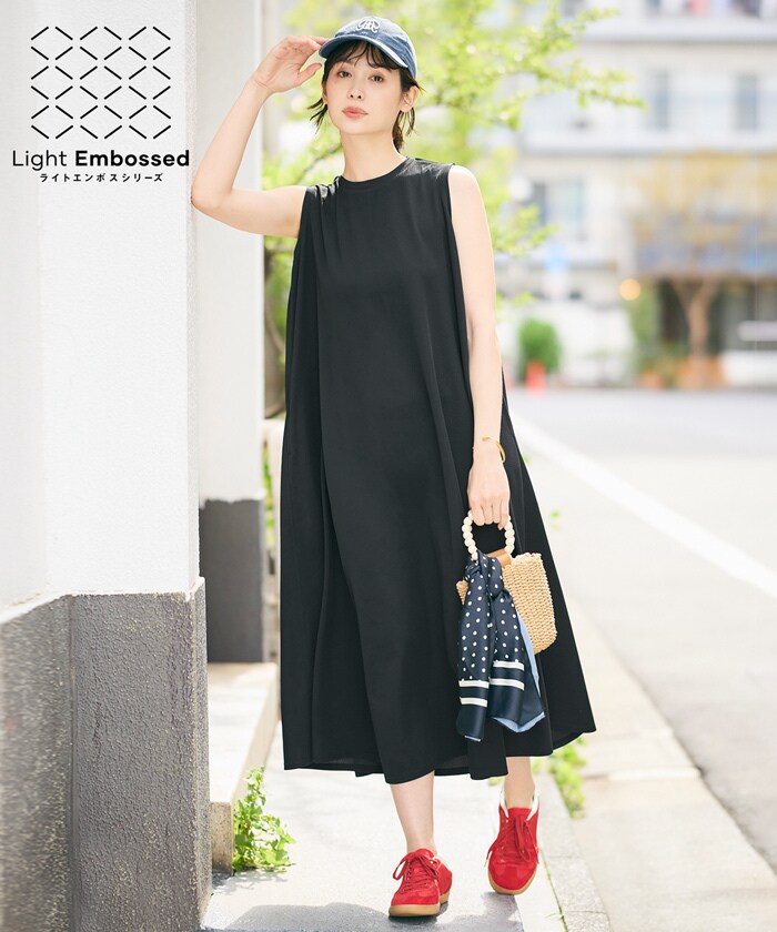 未使用に近い　Emiria wiz コスメ総柄ノースリーブワンピース　M EmiriaWiz（レッド/赤色系）のフリマアイテム一覧