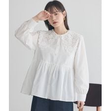 アースミュージック＆エコロジー(earth music&ecology)のレース襟フレアヘムブラウス