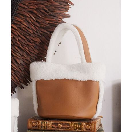 [^ԁF01000963600]㎿tFCNU[x[XɂRpNgȃobOB≏Ƀ[g{AnWCgGߊՂ̃fUCłBRƊۂ݂̂oPc^tHŃV_[xgg\ɁBR[fBl[g̃ANZggɂd󂵁AlXȃV[Ŋ􂵂Ă邨߂̃ACełBfp摜́A̓ŐFČꍇ܂Bg̃j^[ɂďi̐FČꍇ܂B