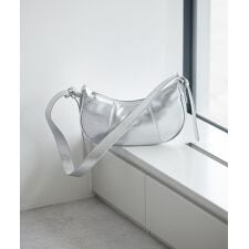 ハーフムーンバッグ