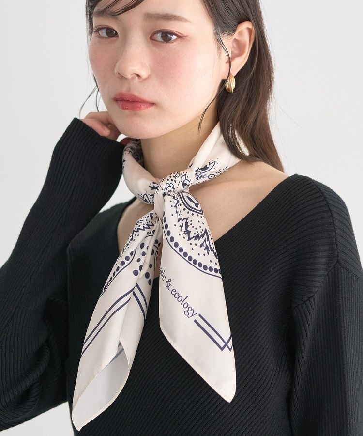 ボタニカル柄スカーフ(70×70)