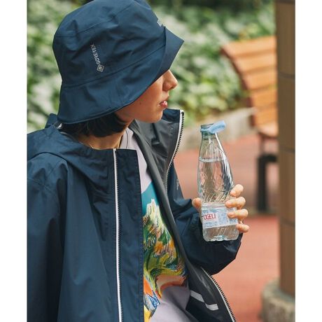 [^ԁFZRKAZ93]AEghAtB[hł􂷂ACRjbNȃoPbgnbgfނ̓hAAhɗDꂽTCN|GXe100% GORE-TEXTCYTCYhEhEɗDꂽGORE-TEXngpoPbgnbgłBtgAIGLESvgƁATChGORE-TEXSvgANZgɂȂVvX^CbVȃfUCBRpNgɊۂ߂ăXibv{^ŗ߂̂ŁA^тɂ߂łB