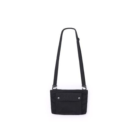 [^ԁFZNHBN09]Xibv{^{tbv|PbgƁA{fBƓF̎hJŚunCLOvV[YBɗDꂽTCNiCgpĂ܂BECACR̃tbv|PbgtNVbNV_[obO@EWbp[J̃obOJ@EXibvJ̃tgtbv|Pbg@E߉\ȃV_[Xgbv@EC[̔wʂɃL[tbNt|Pbg2@Ewʃ|Pbg@EAIGLESpb`EEAIGLE FOR TOMORROWiĐfނɔzYwiijETCYFW27cm x H20cm x D4cm / eʁF2L