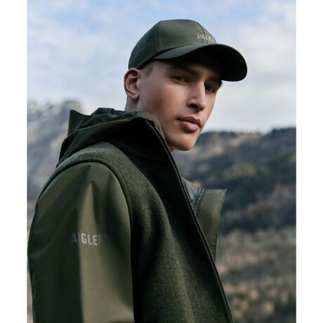 [^ԁFZRKBM57]GORE-TEXLbv́AhAhAʋCɗDꂽfނgpĂ邽߁AJVɂΉ܂BEtgɃvgꂽAigleSE|GXenEwʂɃobNt̒߉\ȃXgbv