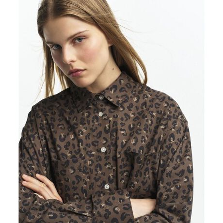 [^ԁFZCFBM42]Ԃ̃RbgVcɃANZgYACRjbNȃvǵAOȂfUCBM[tBbgBI[KjbNRbgōĂAV[Y̓tg|Pbg̃fBe[Ńj[A܂BEVcJ[EhbvV_[EɃpb`|Pbg2EtgƃJtXɃ}U[Iup[{^߁EEhwETChXbgEobN[NɃ{bNXv[c̃fBe[EJtX̗Ƀo[hShJ