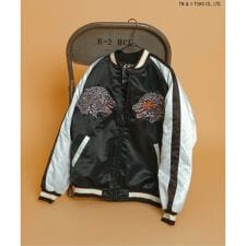 ブリーズ(BREEZE)の【ゴジラ】 蓄光刺繍リバーシブルスカジャン（大人）