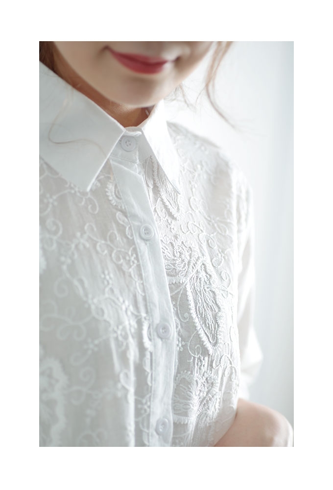 【ブラウス】トップスシャツチュニック白ホワイト5分袖刺繍蝶花綿コットン羽織り