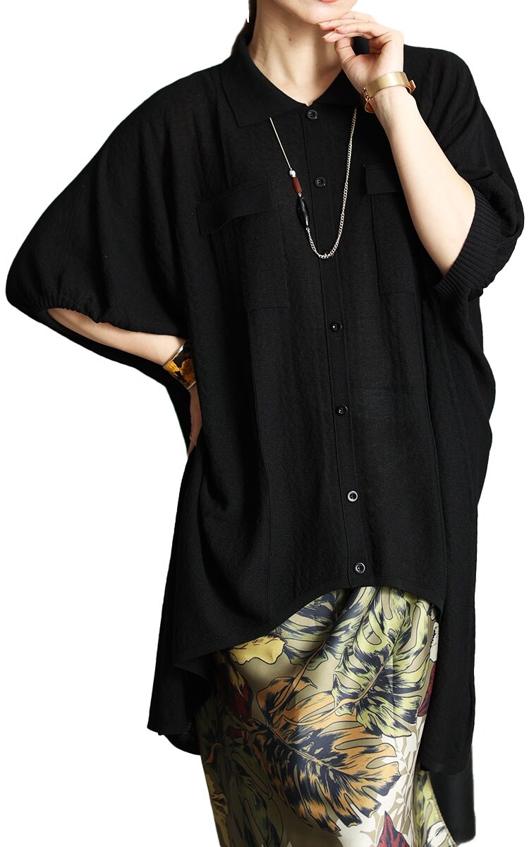VERSACE 美品 メデューサ 夏秋 半袖サマー•オータムニット 黒 VERSACE 美品 メデューサ 夏秋 半袖サマー•オータムニット 黒