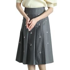 【スカート】 ボトムス グレー 膝丈 ミモレ丈 プリーツ ビジュー フレア 無地 オールシーズン F