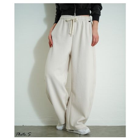 [^:SAWA-9922]Vvȃjbgñpc̓ANeBuV[ɂ}b`郁YCNȈꖇBEGXgɂ̓MU[S̗pAEyXBɂ̓hXgdl炨D݂̃tBbgɒ߉\A܂BCh̒悭J[uVGbgő̌^Jo[AJ[ũVGbgŐłȂꊴoBEGXg̍ɂ́ACȂEbh̃Sv[g炢AYANZgɁBTChƃqbvɌv4̃|Pbgtŗ֐ɂAVv獇킹gbvXɂ܂BX|[eB[ɎdグĂAY߃ACeƊ|ZăghMIXR[fɎdグĂT}ɂȂpcłB