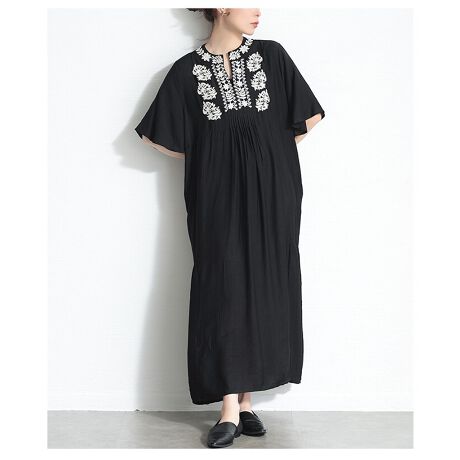 [^:SAWA-9907]ԕ`[t̎hJfUCꂽs[X́Agȃi`oĂꖇBlbNC狹ɂĉԕhJA邾ł؂₩ɂĂ܂BL[lbNŒ悢vXÂȂ񌳂ɁBɃMU[zAʒuŐ؂ւ邱ƂŋrʂɂBtAX[uœ̘rJo[A؂₩ȃVGbgɁBӂƍLXJ[ǵÂ_炩ȐnőlۂYiȃVGbgBTChɂ͐؂ւMU[zAeBA[hCNȃVGbgfBȈۂ߂܂BƒTCYŃXgXt[ɑSgۂƑ̌^Jo[BtbgEFAVtg邾ŁAJWAY߂܂ŕ͋CςAƂ̃R[fBl[gy߂܂B