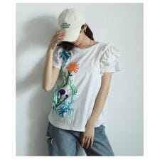 【カットソー】 トップス Tシャツ 黒 ブラック 白 ホワイト 半袖 花柄 刺繍 コットン フリル