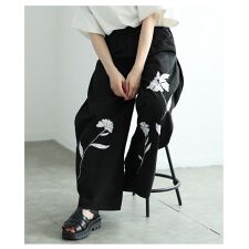 サワアラモード(sawa a la mode)の【パンツ】 ボトムス ズボン 黒 ブラック カーキ ロング丈 花柄 刺繍 ワイド ウエストゴム 綿