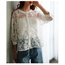 【トップス】 ブラウス シャツ 花柄 レース 刺繍 ボリューム袖 ボタン 重ね着 ブラック ホワイト