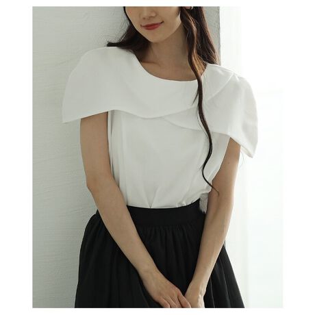 [^:ALJUN-999S]ӂƗ̓IɍLԂ̃P[vJ[ڂ䂭A؂₩ŐꂽP[vfUCuEXBVvȒɂAi悭tF~jȃANZgfUCŁAꖇŎ̑݊܂B̘rۂݍޑԂȃP[vJ[̘rCȂJo[AؚʂQB{fB͗̐؂ւ̃fUC㔼gƌĂ܂BƂnŁASn̗ǂƓ̔˔AƊƏ炵𗼗BobNt@Xi[dlŒEX[YBI^C͂Af[g₨HȂǁAƊoV[ɂ􂵂܂BVvȂʂAƂĂȈꖇɂȂ鑶݊gbvXłB