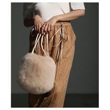 【バッグ】 小物 カバン 鞄 かばん ファーバッグ ベージュ オフ ファー フェイクファー 巾着 秋