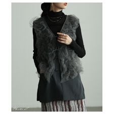 【トップス】 ジレ ベスト ジャケット 羽織り チュール フリル シアー アンサンブル 黒 グレー