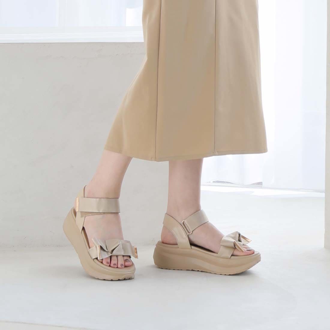 [}C]yxXgZ[zꃊ{_bhX|[cT_/BBAiVivianj x[W