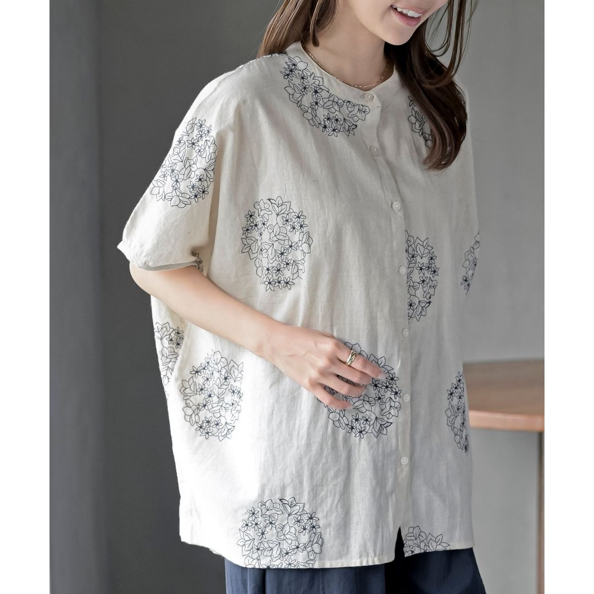 サガラ刺繍バンドカラードルマンブラウス | アール・ピー・エス(r.p.s