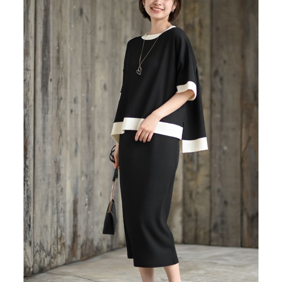 ダブルスタンダード、ミモレ丈タイトスカートのセットアップ 配色