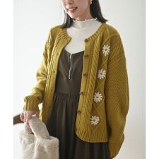アール・ピー・エス(r.p.s)のフラワー刺繍クルーネックケーブルニットカーディガン