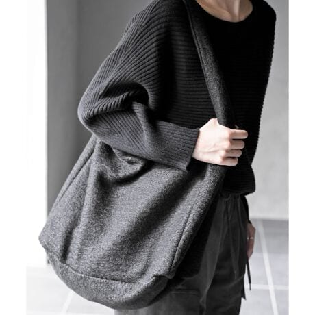 [^ԁF0170901088]2025/AW@ēׁgfނ̂ӂV_[obONёfނgȕ͋CoĂV_[obOBgł悤ȐDjAXoV[YCNȃACełB߂̃V_[Ō|XgXt[ByfނȂ̂Ŏ₷Cyɂp܂Bfނ̃|[`t􁦍ēׂ̏ꍇAYقȂ邽ߐFEfށETCYEfUCقȂꍇ܂̂ŗ\߂nȂLkȂ|PbgȂ}Olbg{^|[`t