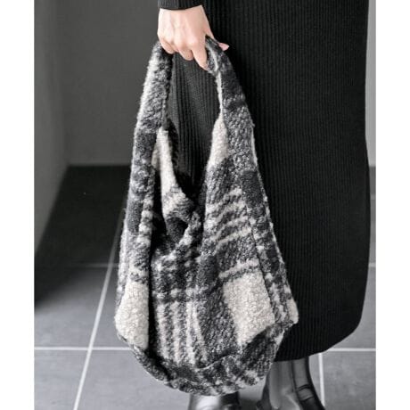 [^ԁF0170901088]2025/AW@ēׁgfނ̂ӂV_[obONёfނgȕ͋CoĂV_[obOBgł悤ȐDjAXoV[YCNȃACełB߂̃V_[Ō|XgXt[ByfނȂ̂Ŏ₷Cyɂp܂Bfނ̃|[`t􁦍ēׂ̏ꍇAYقȂ邽ߐFEfށETCYEfUCقȂꍇ܂̂ŗ\߂nȂLkȂ|PbgȂ}Olbg{^|[`t