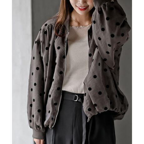 [^ԁF0800200499]2025/AW@ēׁhbg킢VA[u]̂I[KW[ɃtbL[hbgvgl킢u]B̂鐶nӂ菗炵VGbg`܂BSōiĂӂƁB{[Ղ̑Ȃꊴ̂鑕ɎdグĂ܂BƂĂyăgbvXoŒ郉CgAE^[Bēׂ̏ꍇAYقȂ邽ߐFEfށETCYEfUCقȂꍇ܂̂ŗ\߂nLkȂOJt@Xi[SdltbL[Hi⒅p̍ۂɔ門Cŕ\ʂ̖тEt邨ꂪ܂̂ł戵ɂӂj̐l[nɖDł܂\nVA[fނ̂ߓČ܂iDsǂł͂܂̂ŗ\߂j|PbgȂF􂢉