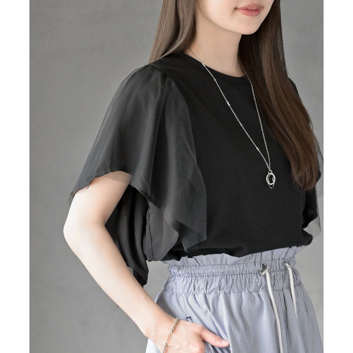 ネックレス付きチュールフレアー袖プルオーバー