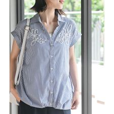 コード刺繍裾タックブラウス