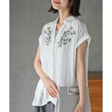フラワー刺繍裾タックブラウス