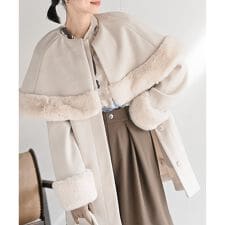 アール・ピー・エス(r.p.s)のフェイクファーケープ付きコート