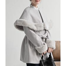 アール・ピー・エス(r.p.s)のフェイクファーケープ付きコート