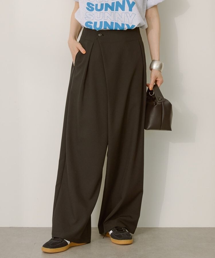 【新品】アタッチメント　タックパンツ 新品】アタッチメント タックパンツ