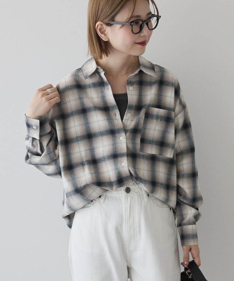 【♡新品タグ付き♡】ナイロン タスラン ラッフルカラー ブラウス／23区 40 限定値下げ！23区 ナイロンタスランラッフルカラーブラウス 32