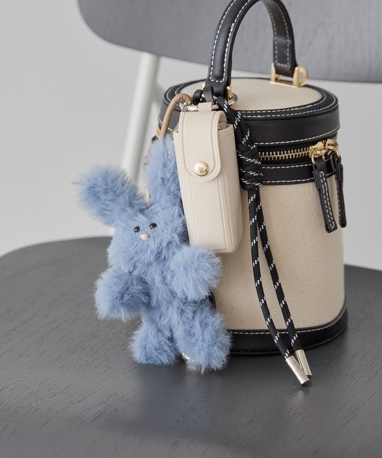 [}C]}`P[X ETM`[/AJzbNiAMERICAN HOLICj u[