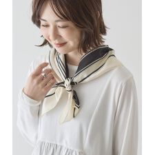 スクエア柄スカーフ